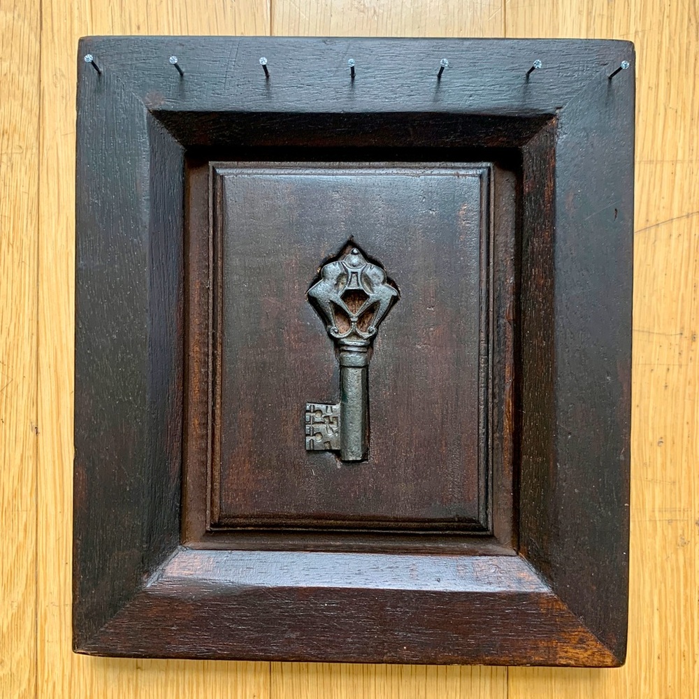 ❌ SOLD ❌ Wood Plaque Key / Necklace Holder